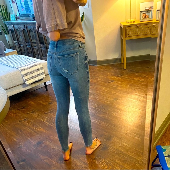 MID RISE DISTRESSED SKINNY SIZE 1-2 - Picture 2 of 5